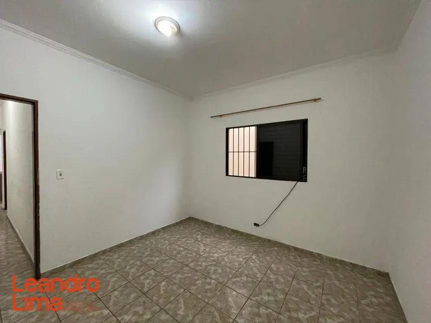 Casa com 3 quartos para alugar, 125m2 em Jardim Rosa de Franca, Guarulhos - SP - imagem 3 Foto 3 de Casa com 3 quartos para alugar, 125m2 em Jardim Rosa de Franca, Guarulhos - SP