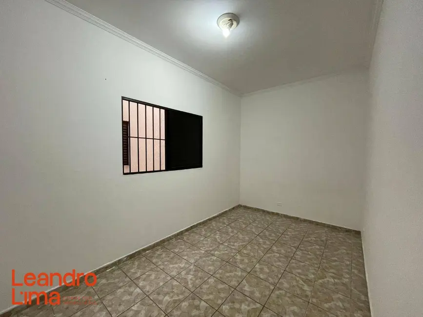 Casa com 3 quartos para alugar, 125m2 em Jardim Rosa de Franca, Guarulhos - SP - imagem 4 Foto 4 de Casa com 3 quartos para alugar, 125m2 em Jardim Rosa de Franca, Guarulhos - SP