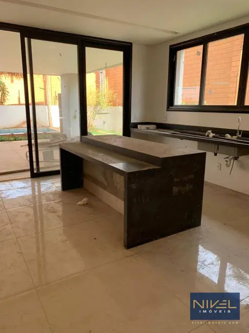 Sobrado com 4 quartos à venda, 750m2 em Residencial Alphaville Flamboyant, Goiania - GO - imagem 3 Foto 3 de Sobrado com 4 quartos à venda, 750m2 em Residencial Alphaville Flamboyant, Goiania - GO