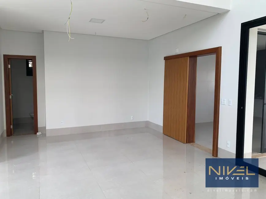 Sobrado com 4 quartos à venda, 405m2 em Jardins Valência, Goiania - GO - imagem 9 Foto 9 de Sobrado com 4 quartos à venda, 405m2 em Jardins Valência, Goiania - GO