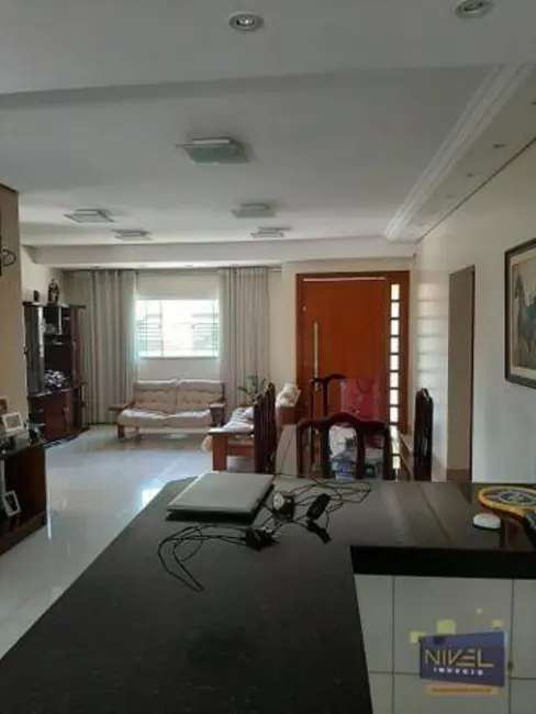 Foto 4 de Sobrado com 4 quartos à venda, 630m2 em Vila Osvaldo Rosa, Goiania - GO