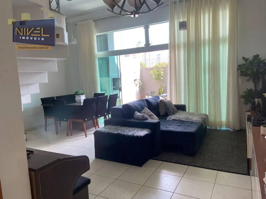 Foto 3 de Sobrado com 3 quartos à venda, 190m2 em Jardim Goiás, Goiania - GO