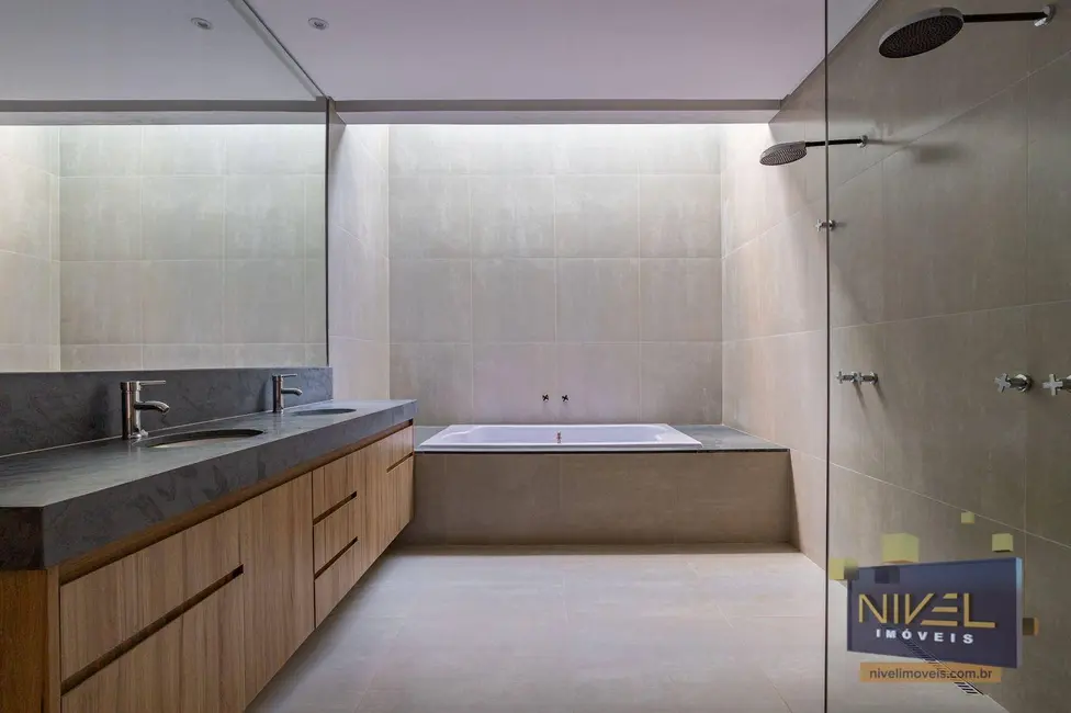 Casa de Condomínio com 4 quartos à venda, 1250m2 em Residencial Goiânia Golfe Clube, Goiania - GO - imagem 7 Foto 7 de Casa de Condomínio com 4 quartos à venda, 1250m2 em Residencial Goiânia Golfe Clube, Goiania - GO