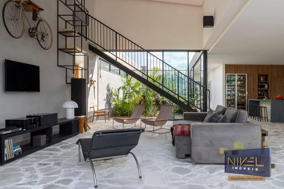 Casa de Condomínio com 4 quartos à venda, 1250m2 em Residencial Goiânia Golfe Clube, Goiania - GO - imagem 3 Foto 3 de Casa de Condomínio com 4 quartos à venda, 1250m2 em Residencial Goiânia Golfe Clube, Goiania - GO