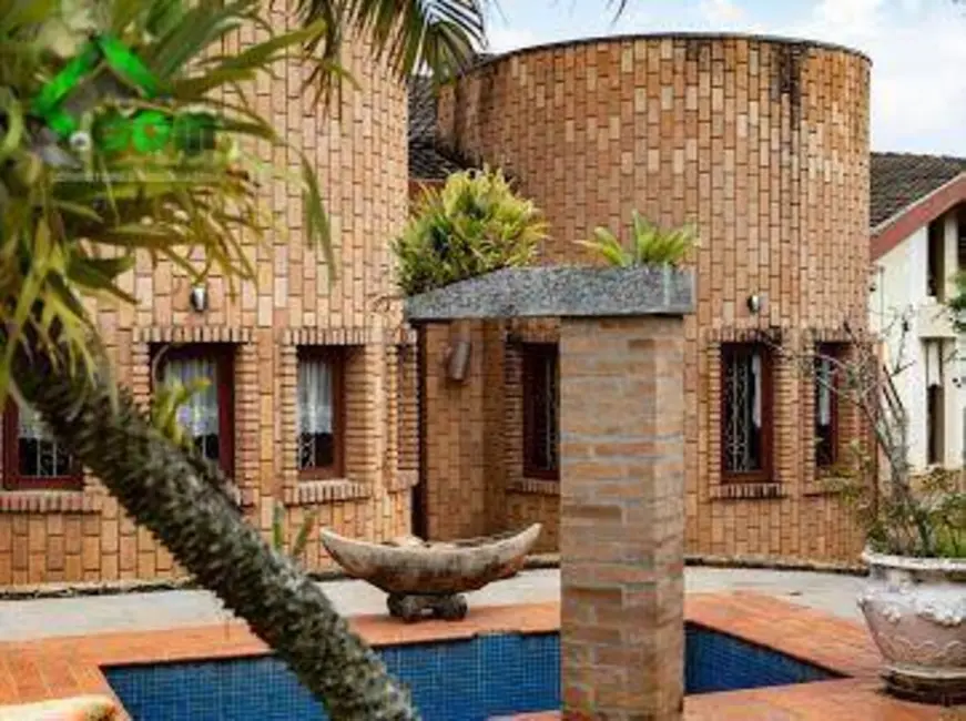 Casa com 5 quartos à venda, 1366m2 em Atibaia - SP - imagem 1 Foto 1 de Casa com 5 quartos à venda, 1366m2 em Atibaia - SP