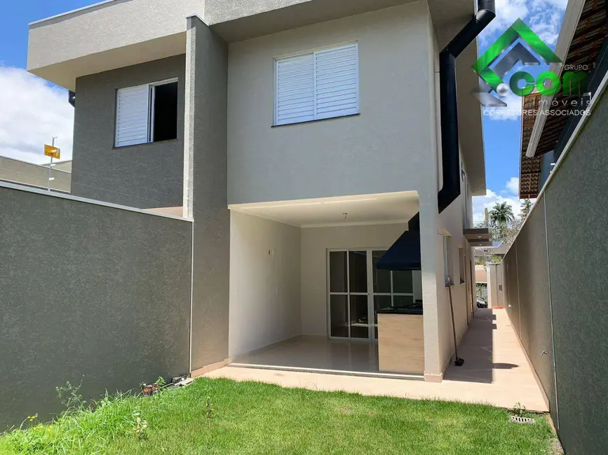 Foto 1 de Casa com 3 quartos à venda, 150m2 em Jardim do Lago, Atibaia - SP