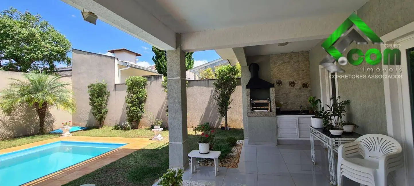 Foto 1 de Casa com 3 quartos à venda, 360m2 em Atibaia - SP