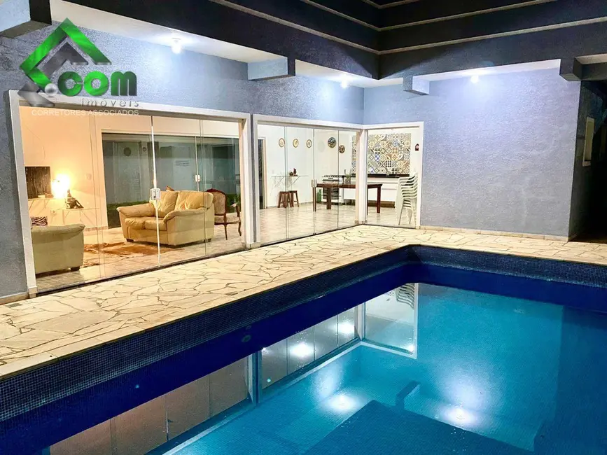 Casa de Condomínio com 3 quartos à venda, 600m2 em Atibaia - SP - imagem 2 Foto 2 de Casa de Condomínio com 3 quartos à venda, 600m2 em Atibaia - SP