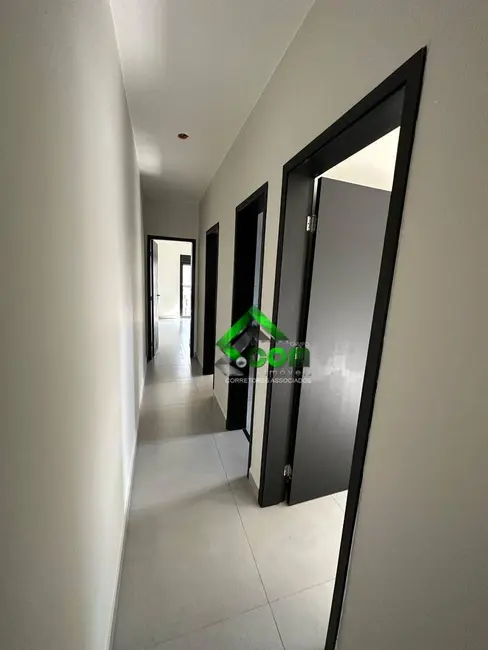 Foto 9 de Casa com 3 quartos à venda, 182m2 em Jardim do Lago, Atibaia - SP