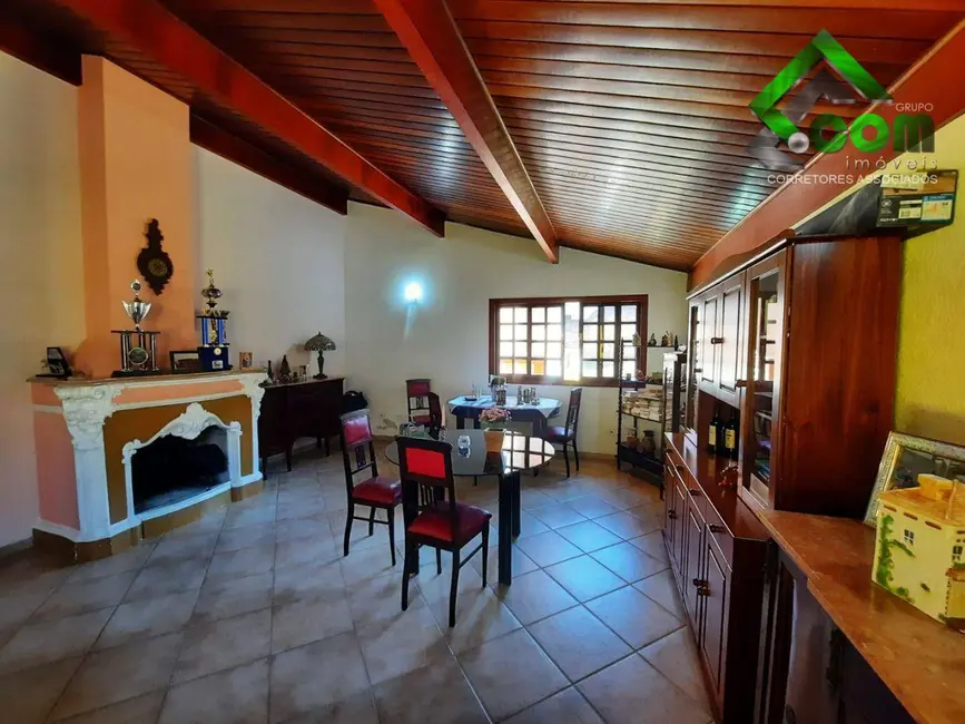 Chácara com 4 quartos à venda, 2400m2 em Piracaia - SP - imagem 9 Foto 9 de Chácara com 4 quartos à venda, 2400m2 em Piracaia - SP