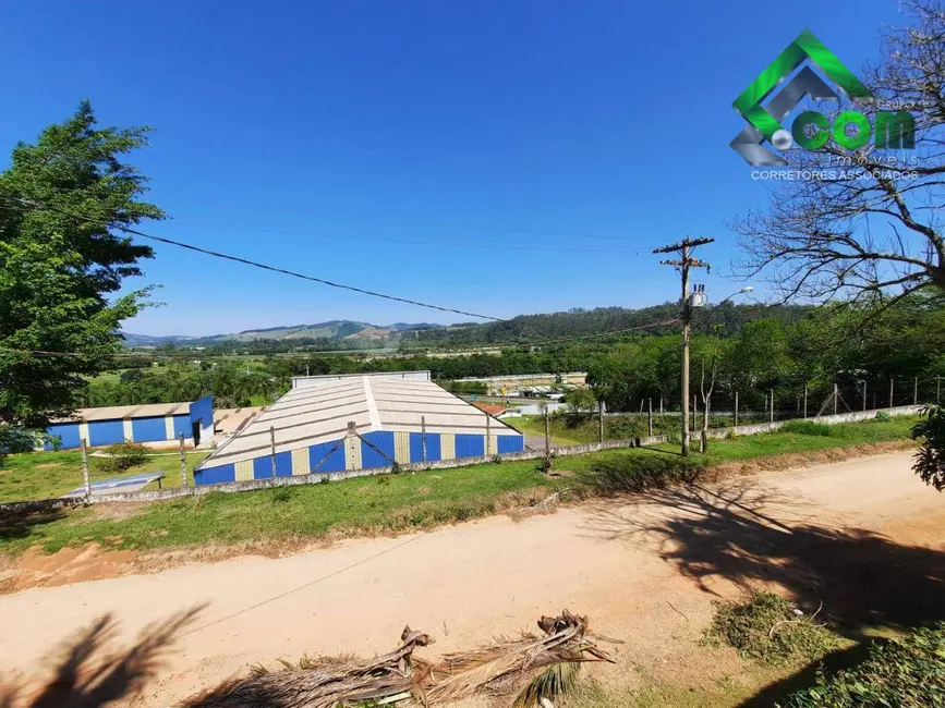 Chácara com 4 quartos à venda, 2400m2 em Piracaia - SP - imagem 4 Foto 4 de Chácara com 4 quartos à venda, 2400m2 em Piracaia - SP