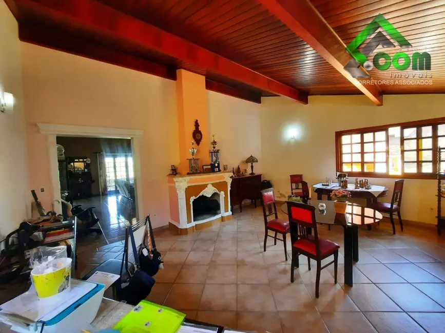 Chácara com 4 quartos à venda, 2400m2 em Piracaia - SP - imagem 2 Foto 2 de Chácara com 4 quartos à venda, 2400m2 em Piracaia - SP