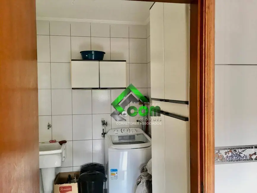 Foto 7 de Casa com 4 quartos à venda, 300m2 em Vila Petrópolis, Atibaia - SP