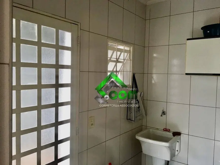 Foto 6 de Casa com 4 quartos à venda, 300m2 em Vila Petrópolis, Atibaia - SP