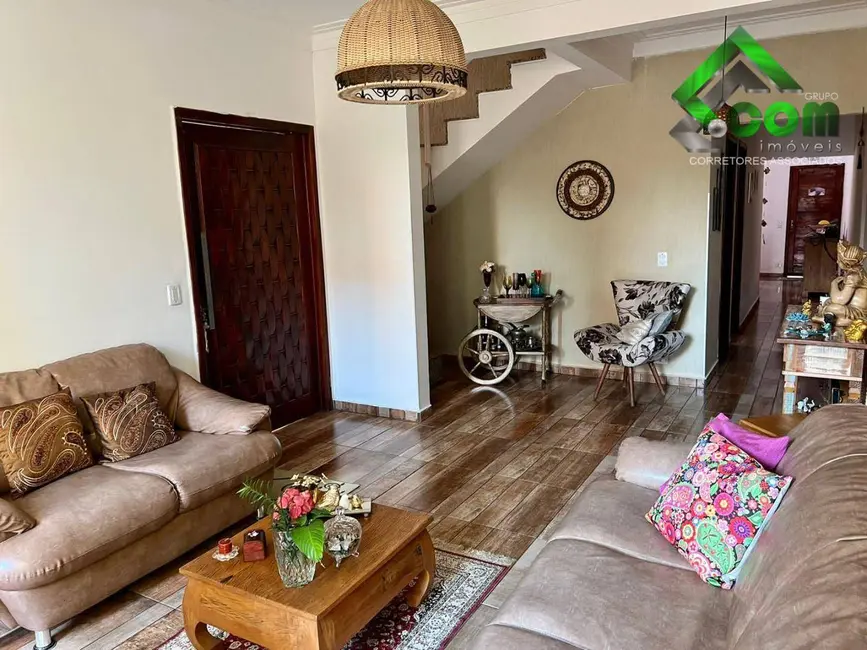 Foto 2 de Casa com 4 quartos à venda, 175m2 em Nova Cerejeira, Atibaia - SP