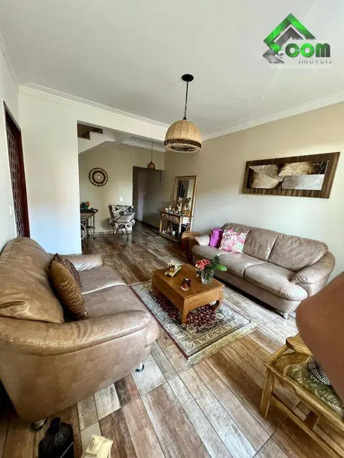 Foto 3 de Casa com 4 quartos à venda, 175m2 em Nova Cerejeira, Atibaia - SP