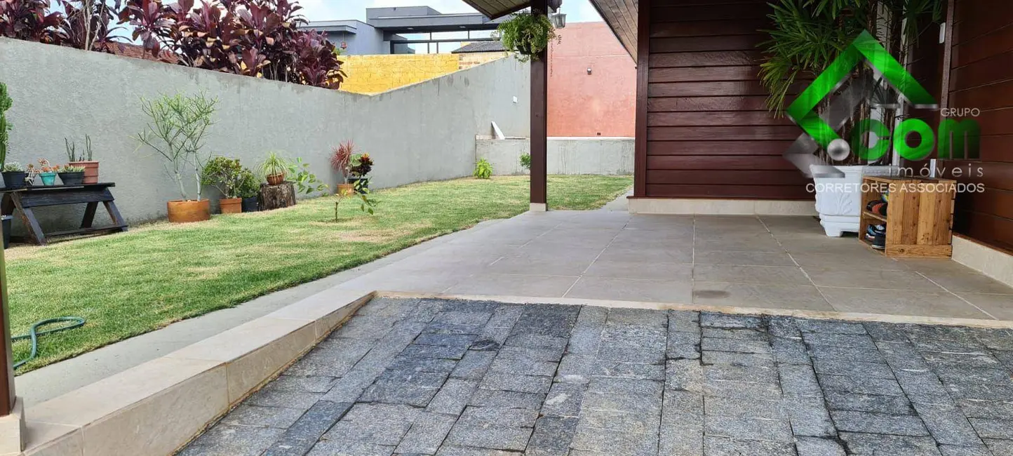 Casa de Condomínio com 3 quartos à venda, 510m2 em Jardim Shangri-Lá, Atibaia - SP - imagem 2 Foto 2 de Casa de Condomínio com 3 quartos à venda, 510m2 em Jardim Shangri-Lá, Atibaia - SP