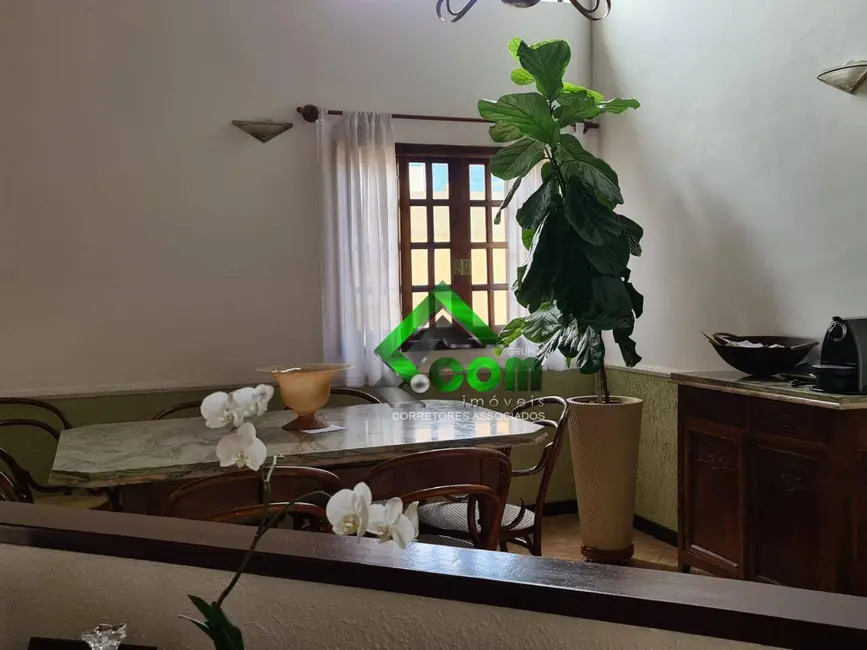 Foto 9 de Casa com 3 quartos à venda, 354m2 em Vila Petrópolis, Atibaia - SP