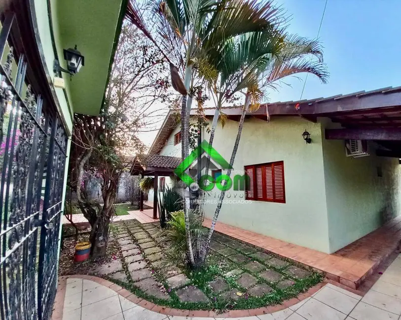 Foto 3 de Casa com 3 quartos à venda, 1100m2 em Jardim Estância Brasil, Atibaia - SP