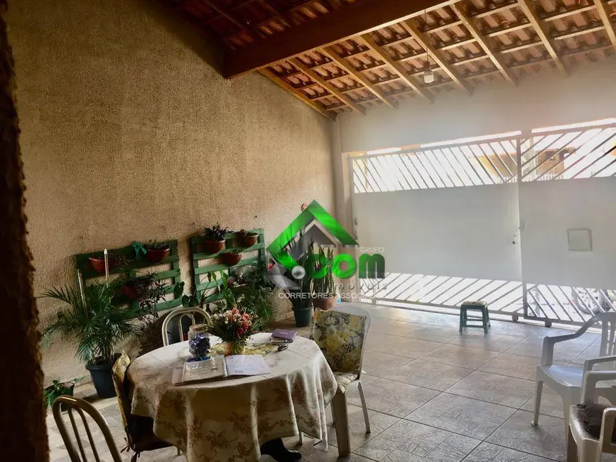 Foto 1 de Casa com 3 quartos à venda, 180m2 em Jardim das Cerejeiras, Atibaia - SP