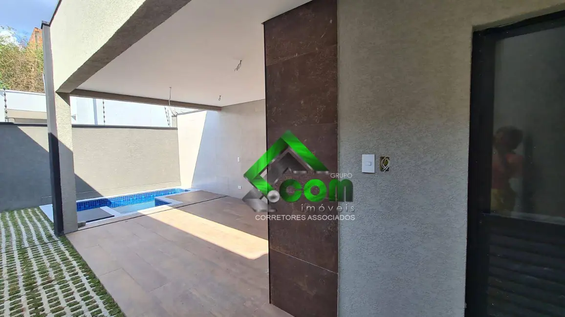 Casa com 3 quartos à venda, 270m2 em Jardim América, Atibaia - SP - imagem 4 Foto 4 de Casa com 3 quartos à venda, 270m2 em Jardim América, Atibaia - SP