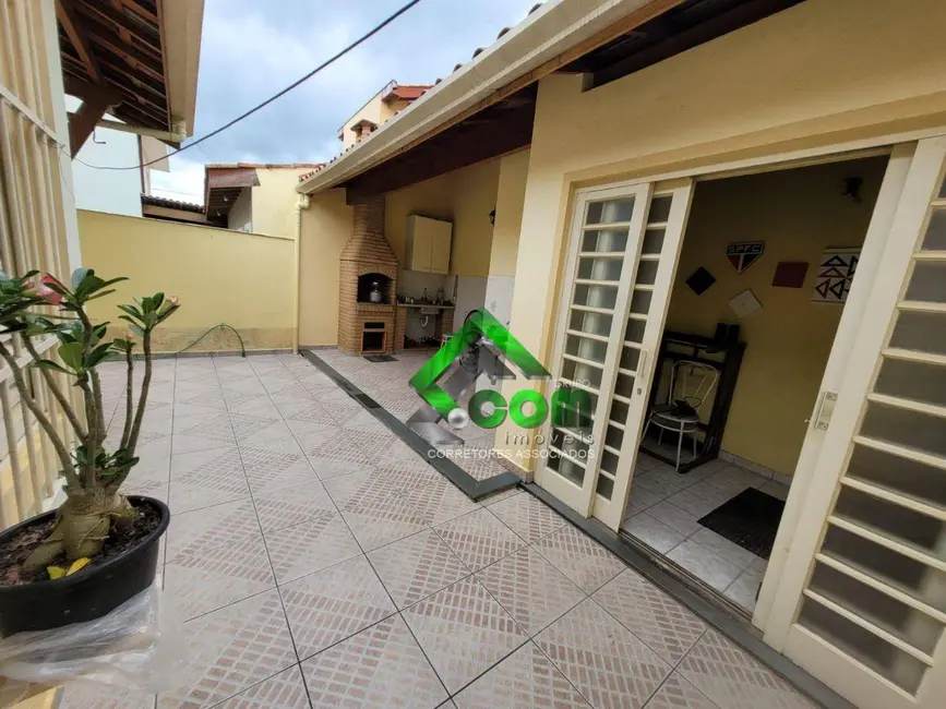 Casa com 2 quartos à venda, 180m2 em Atibaia - SP - imagem 3 Foto 3 de Casa com 2 quartos à venda, 180m2 em Atibaia - SP