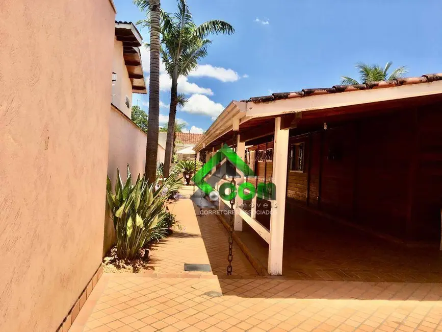 Foto 8 de Casa com 4 quartos para alugar, 600m2 em Atibaia - SP