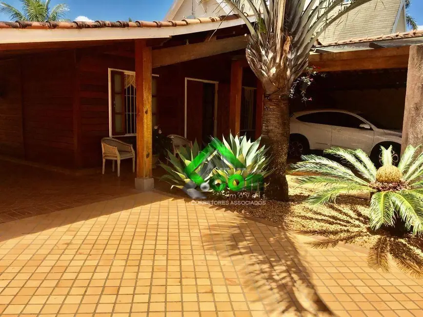 Foto 6 de Casa com 4 quartos para alugar, 600m2 em Atibaia - SP