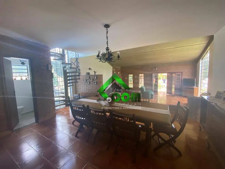 Foto 5 de Chácara com 4 quartos à venda, 2340m2 em Jardim Estância Brasil, Atibaia - SP