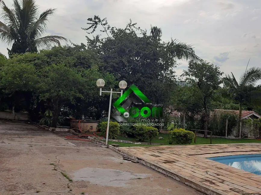 Casa com 3 quartos para alugar, 1000m2 em Vila Dom Pedro, Atibaia - SP - imagem 5 Foto 5 de Casa com 3 quartos para alugar, 1000m2 em Vila Dom Pedro, Atibaia - SP