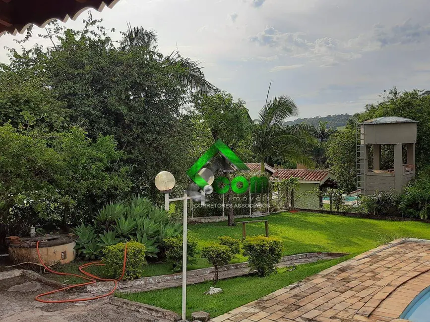 Casa com 3 quartos para alugar, 1000m2 em Vila Dom Pedro, Atibaia - SP - imagem 2 Foto 2 de Casa com 3 quartos para alugar, 1000m2 em Vila Dom Pedro, Atibaia - SP