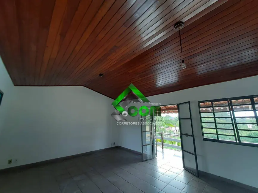 Casa com 3 quartos para alugar, 1000m2 em Vila Dom Pedro, Atibaia - SP - imagem 4 Foto 4 de Casa com 3 quartos para alugar, 1000m2 em Vila Dom Pedro, Atibaia - SP