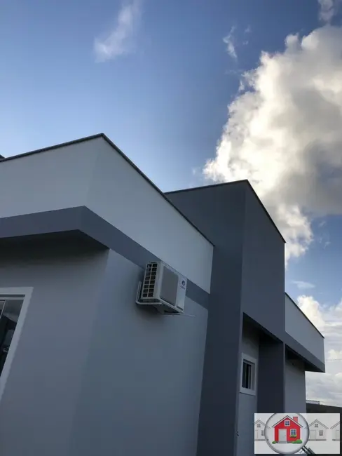 Foto 2 de Casa com 3 quartos à venda, 360m2 em Araruama - RJ