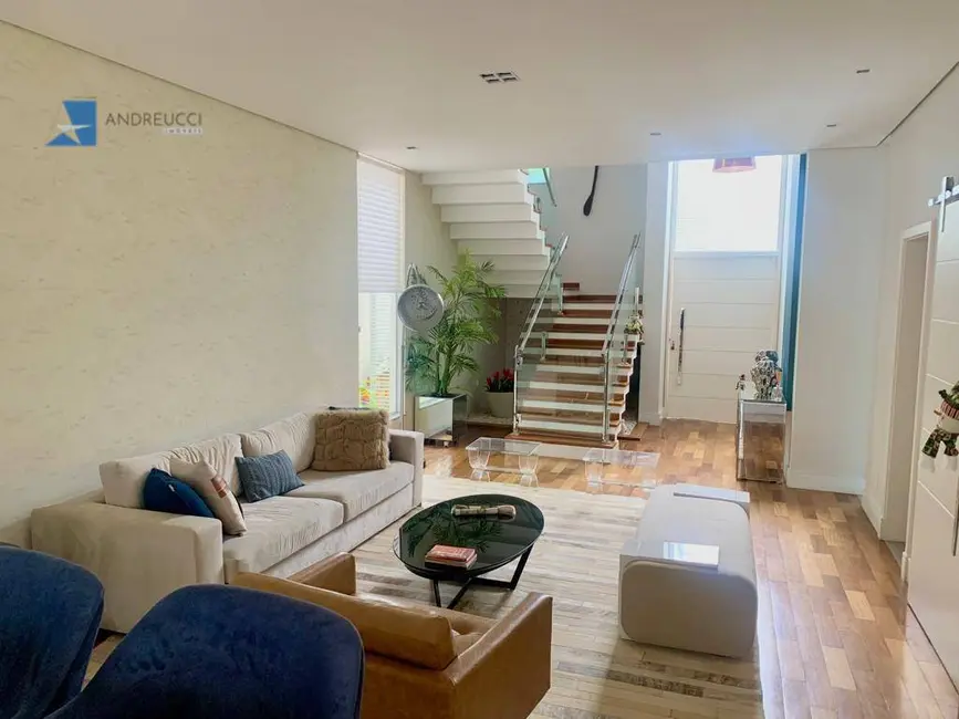 Foto 3 de Casa de Condomínio com 3 quartos à venda, 300m2 em Mogi Das Cruzes - SP