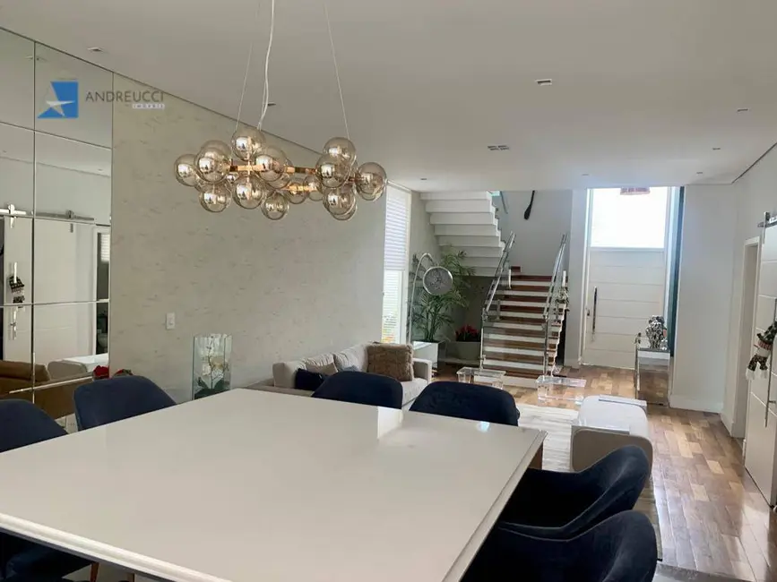 Foto 2 de Casa de Condomínio com 3 quartos à venda, 300m2 em Mogi Das Cruzes - SP