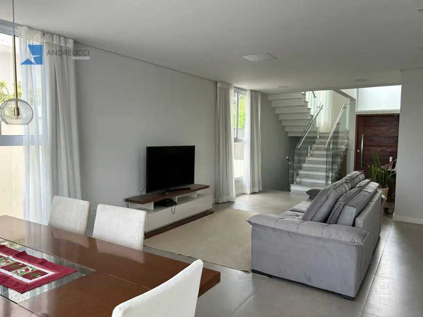 Foto 2 de Casa de Condomínio com 3 quartos à venda, 280m2 em Fazenda Rodeio, Mogi Das Cruzes - SP