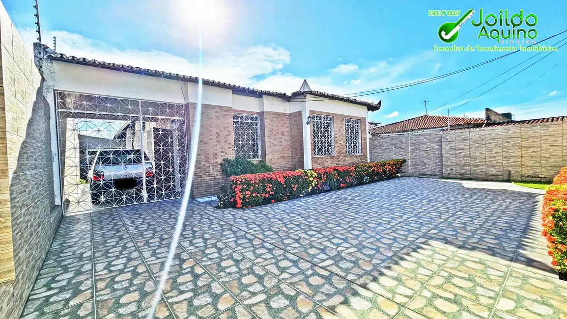 Foto 2 de Casa com 3 quartos à venda, 198m2 em Cidade dos Funcionários, Fortaleza - CE