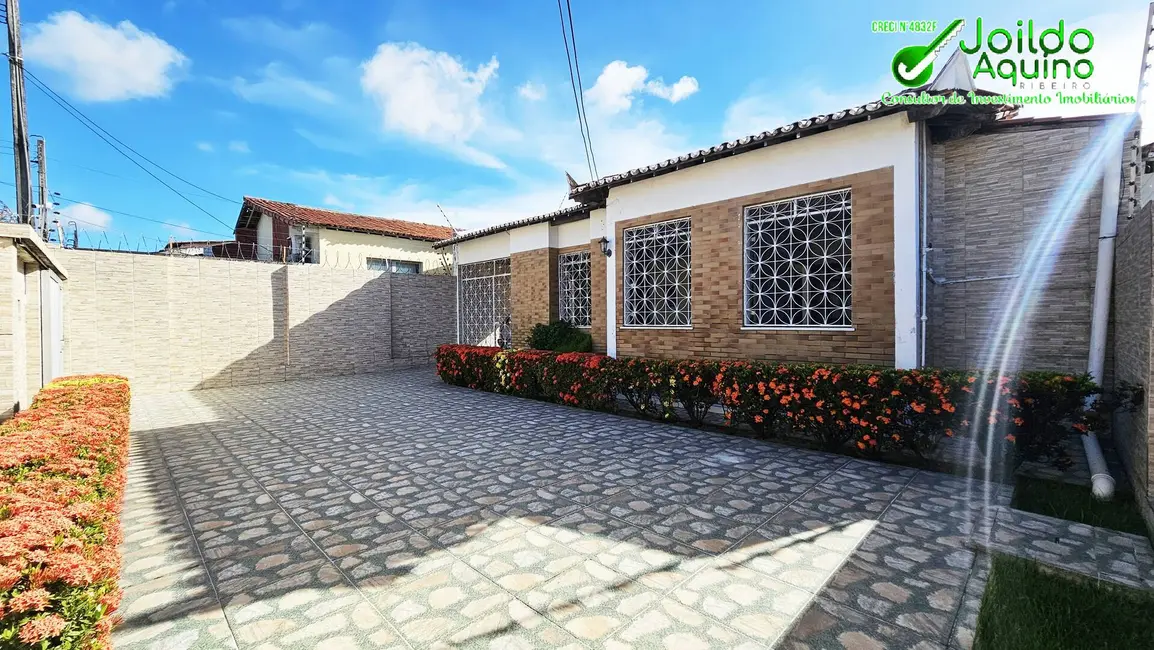 Foto 3 de Casa com 3 quartos à venda, 198m2 em Cidade dos Funcionários, Fortaleza - CE