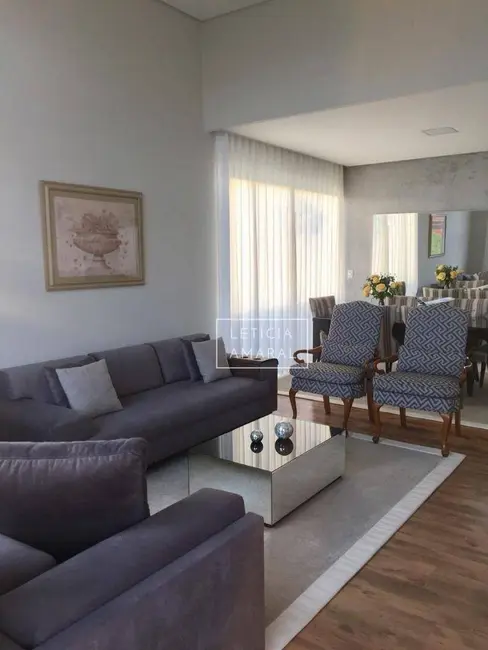 Foto 1 de Casa de Condomínio com 3 quartos à venda, 300m2 em Pouso Alegre - MG