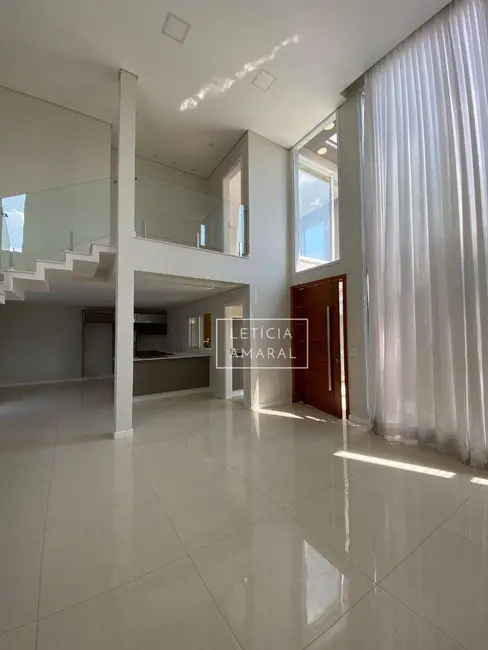 Casa de Condomínio com 3 quartos à venda, 358m2 em Pouso Alegre - MG - imagem 5 Foto 5 de Casa de Condomínio com 3 quartos à venda, 358m2 em Pouso Alegre - MG