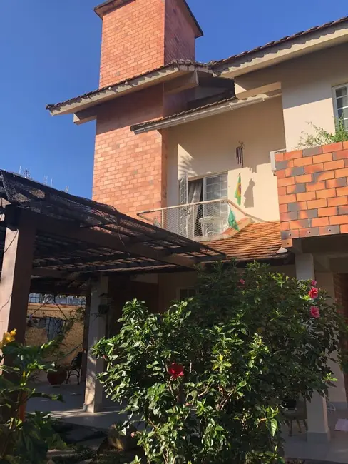 Foto 2 de Casa com 4 quartos à venda, 500m2 em Pouso Alegre - MG