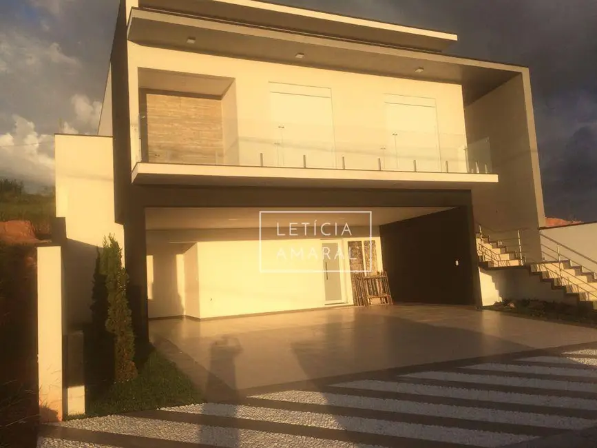 Foto 1 de Casa de Condomínio com 4 quartos à venda, 300m2 em Pouso Alegre - MG