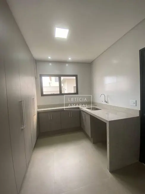 Casa de Condomínio com 4 quartos à venda, 300m2 em Loteamento Belavilla I, Pouso Alegre - MG - imagem 9 Foto 9 de Casa de Condomínio com 4 quartos à venda, 300m2 em Loteamento Belavilla I, Pouso Alegre - MG