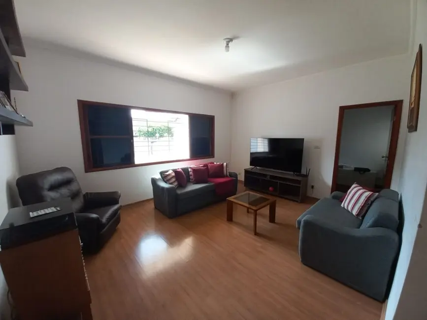 Foto 3 de Casa com 3 quartos à venda, 582m2 em Jardim Noronha, Pouso Alegre - MG