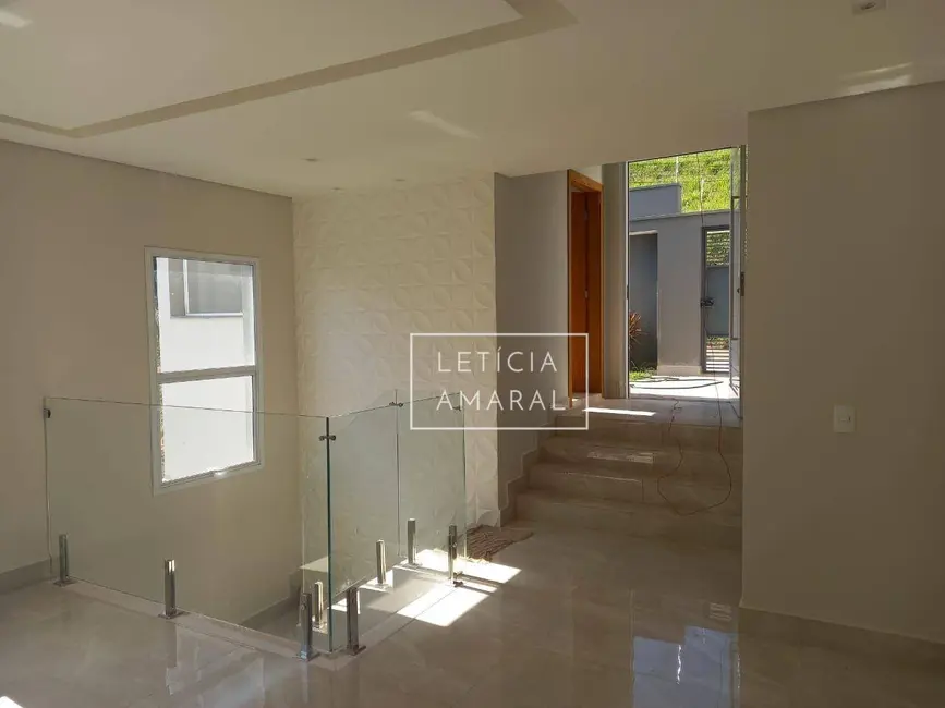 Foto 1 de Casa com 3 quartos à venda, 300m2 em Colinas de Santa Bárbara, Pouso Alegre - MG