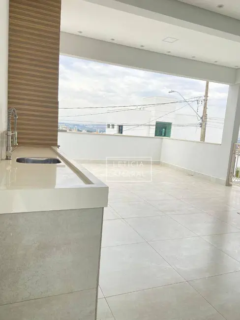 Casa com 3 quartos à venda, 300m2 em Pouso Alegre - MG - imagem 3 Foto 3 de Casa com 3 quartos à venda, 300m2 em Pouso Alegre - MG