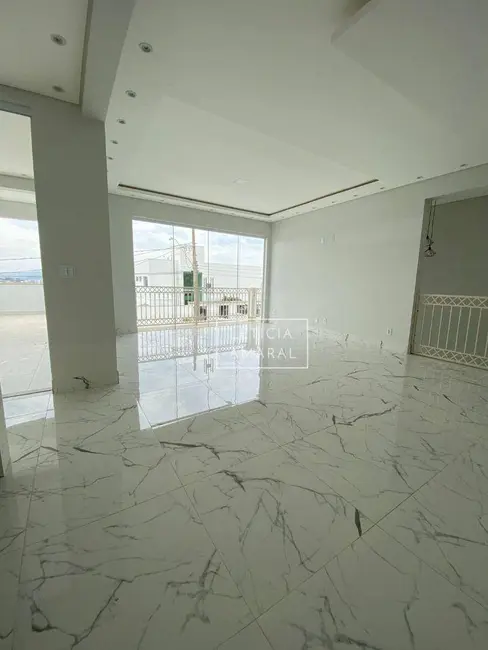 Casa com 3 quartos à venda, 300m2 em Pouso Alegre - MG - imagem 4 Foto 4 de Casa com 3 quartos à venda, 300m2 em Pouso Alegre - MG