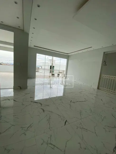 Casa com 3 quartos à venda, 300m2 em Pouso Alegre - MG - imagem 5 Foto 5 de Casa com 3 quartos à venda, 300m2 em Pouso Alegre - MG