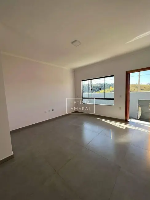 Foto 2 de Casa com 3 quartos à venda, 300m2 em Pousada do Sol, Pouso Alegre - MG