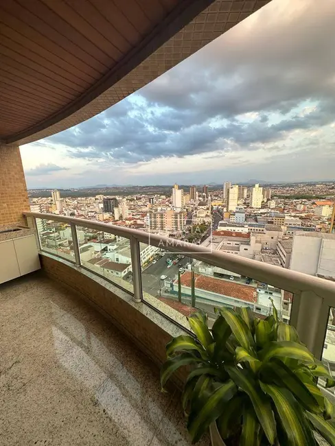 Foto 2 de Apartamento com 3 quartos à venda, 120m2 em Centro, Pouso Alegre - MG